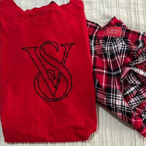 Victoria's Secret Red PJ Top Set - Picture 1 of 13